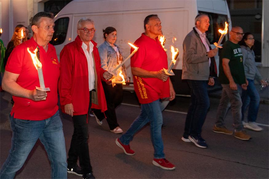Fackelzug zum 1. Mai in Bruckneudorf und Bruck