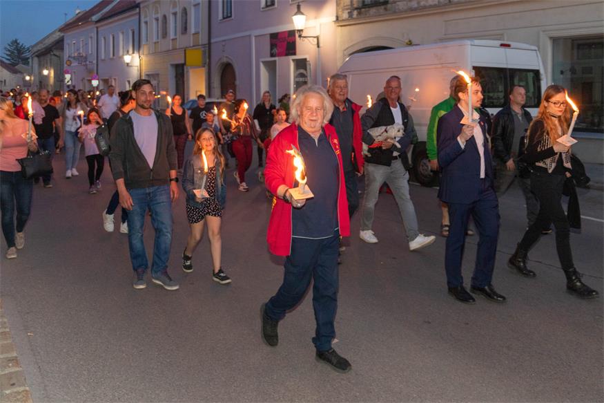 Fackelzug zum 1. Mai in Bruckneudorf und Bruck