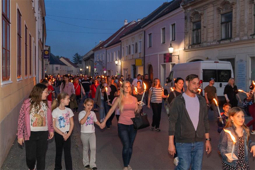 Fackelzug zum 1. Mai in Bruckneudorf und Bruck