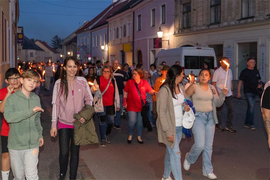Fackelzug zum 1. Mai in Bruckneudorf und Bruck