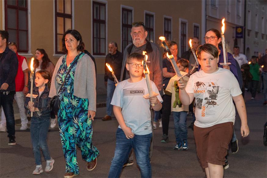 Fackelzug zum 1. Mai in Bruckneudorf und Bruck