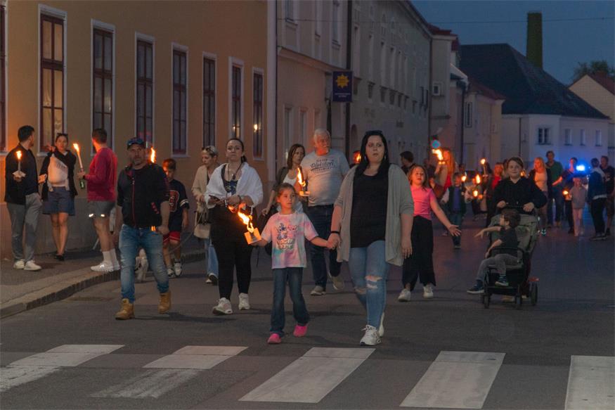 Fackelzug zum 1. Mai in Bruckneudorf und Bruck