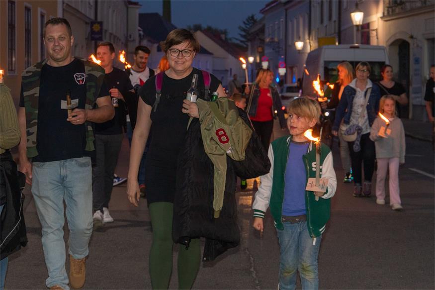 Fackelzug zum 1. Mai in Bruckneudorf und Bruck