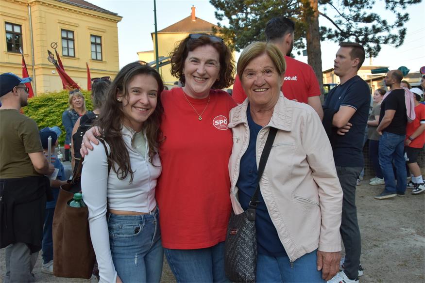 Fackelzug zum 1. Mai in Bruckneudorf und Bruck