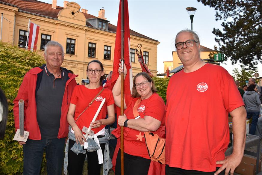 Fackelzug zum 1. Mai in Bruckneudorf und Bruck