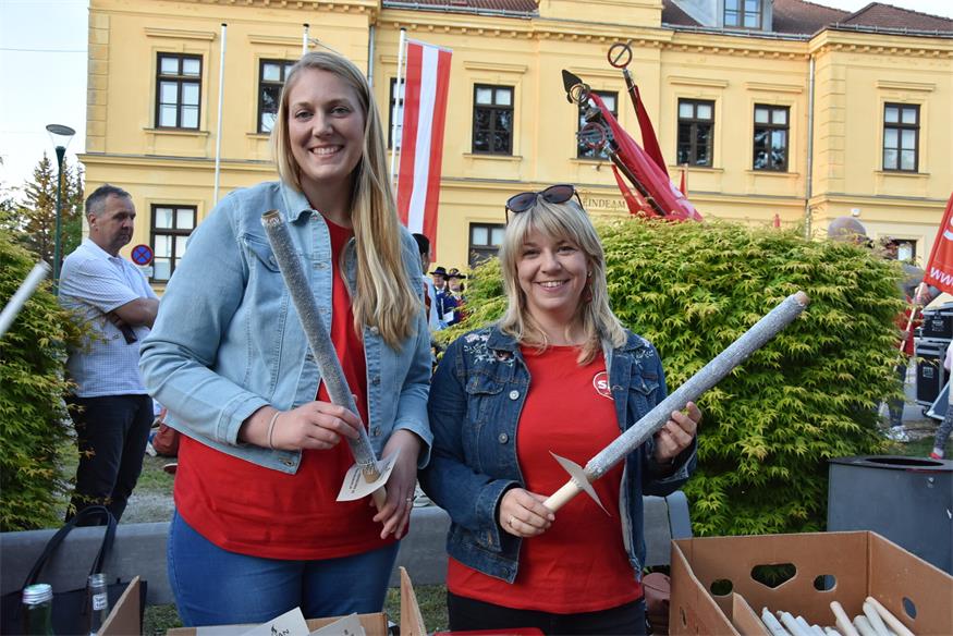 Fackelzug zum 1. Mai in Bruckneudorf und Bruck