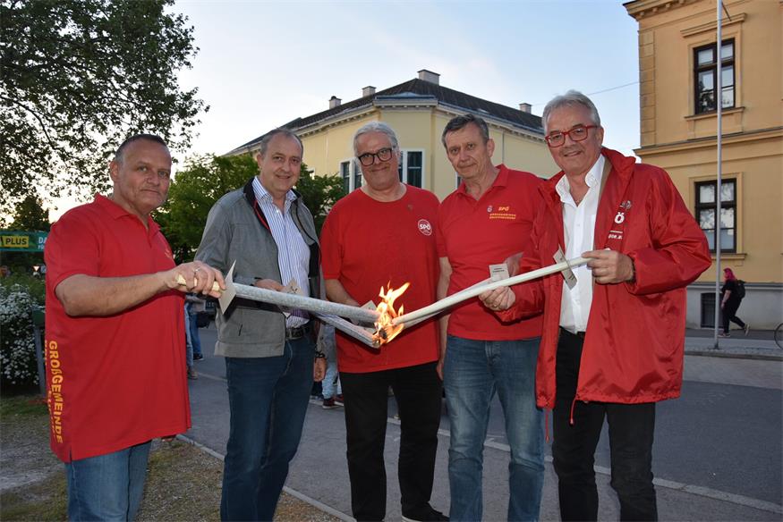 Fackelzug zum 1. Mai in Bruckneudorf und Bruck