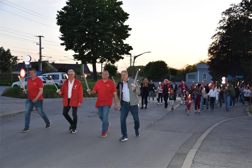 Fackelzug zum 1. Mai in Bruckneudorf und Bruck