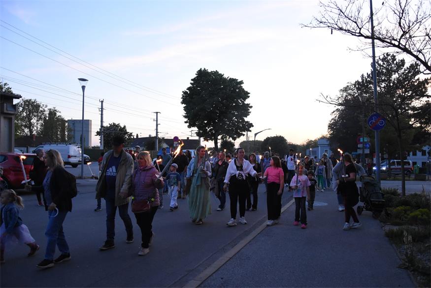 Fackelzug zum 1. Mai in Bruckneudorf und Bruck