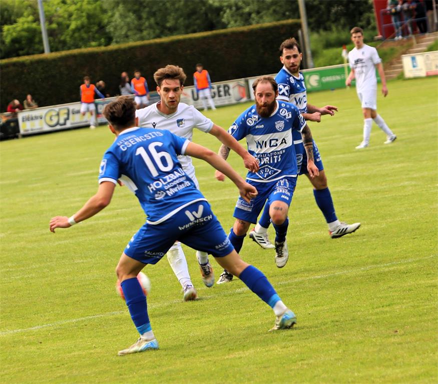 2. Liga Süd: Meisterkampf auf Spitz und Knopf