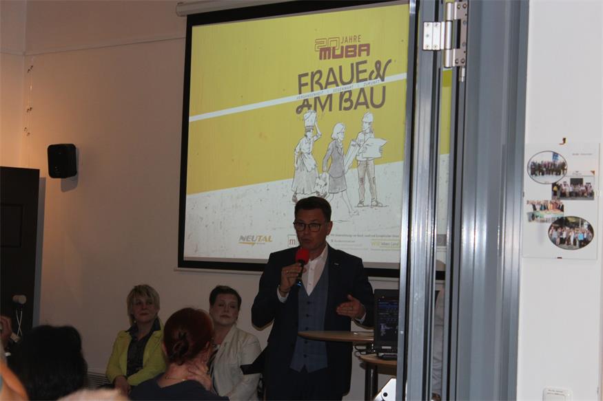 Ausstellung „Frauen am Bau“: Eine Hommage an Baukultur und Pionierinne