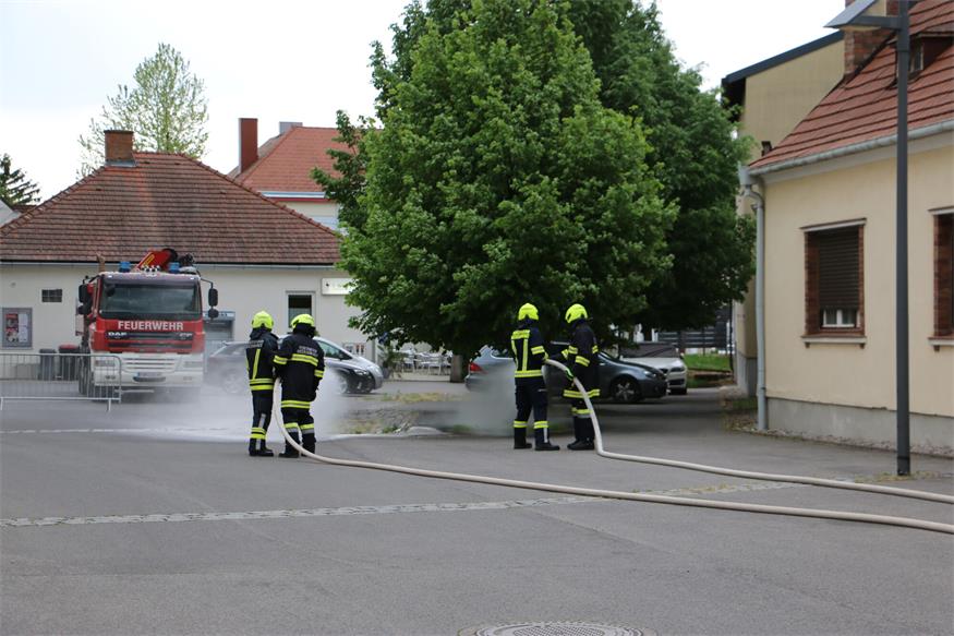 Person wurde bei Übung aus einem Fahrzeug gerettet