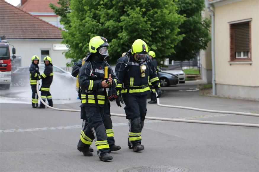 Person wurde bei Übung aus einem Fahrzeug gerettet