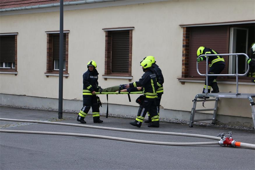 Person wurde bei Übung aus einem Fahrzeug gerettet