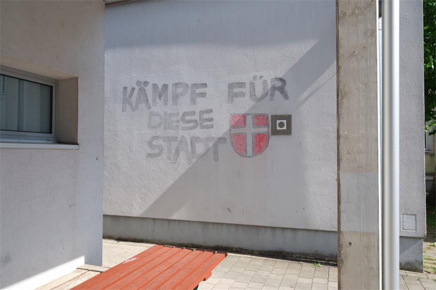 Frauenkirchen: Pausenhof der Mittelschule mit Graffiti beschmiert