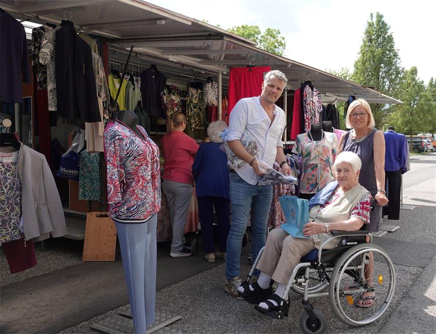 Pflegezentren Drescher: Heiteres Shoppen am Markttag in Raiding