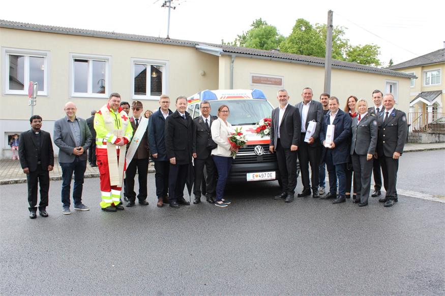 „Fahrende Intensivstation“: Rettungsauto-Segnung in Steinberg-Dörfl