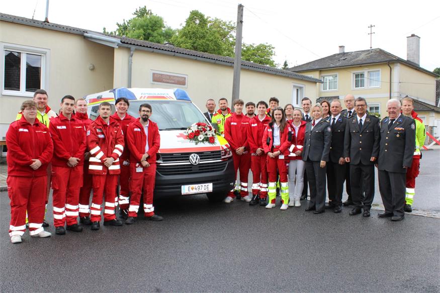 „Fahrende Intensivstation“: Rettungsauto-Segnung in Steinberg-Dörfl