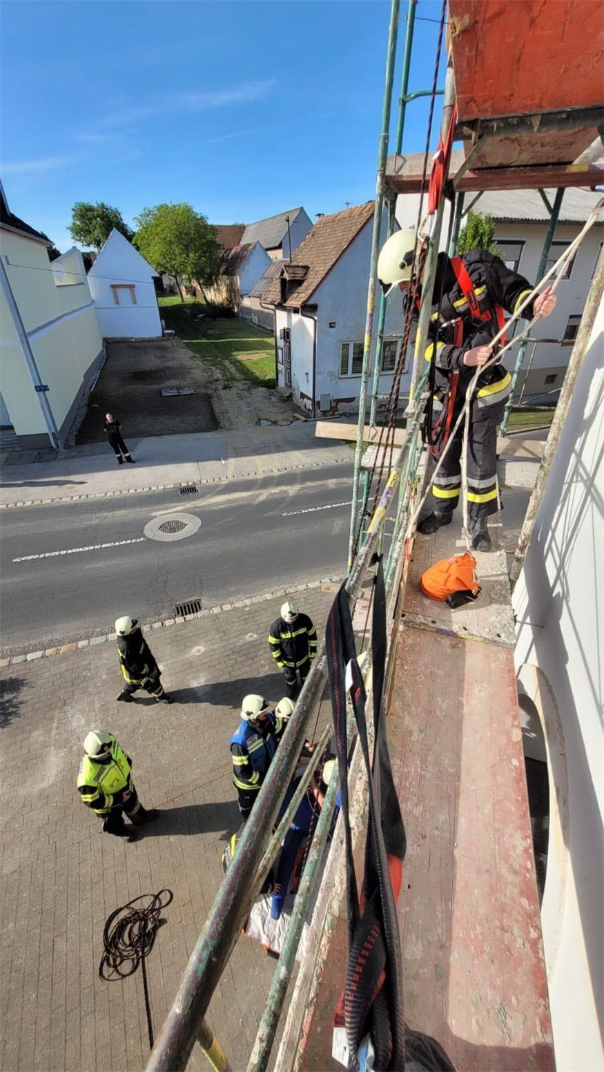 Feuerwehr-Übung: Arbeiter von Kirchturm gerettet