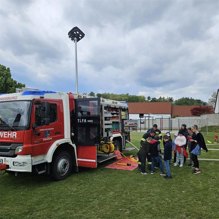 Volksschule bei FF Draßburg zu Besuch
