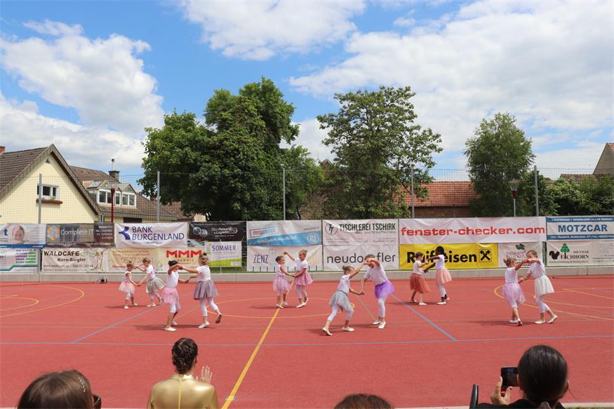 Akrobatisch: Schauturnen der „Sportunion Neudörfl Sektion Gymnastik“