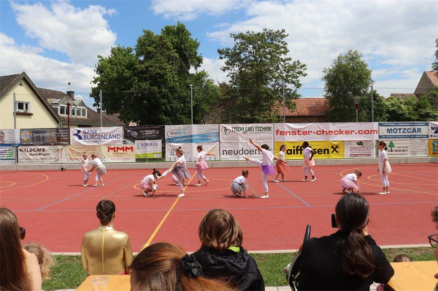 Akrobatisch: Schauturnen der „Sportunion Neudörfl Sektion Gymnastik“
