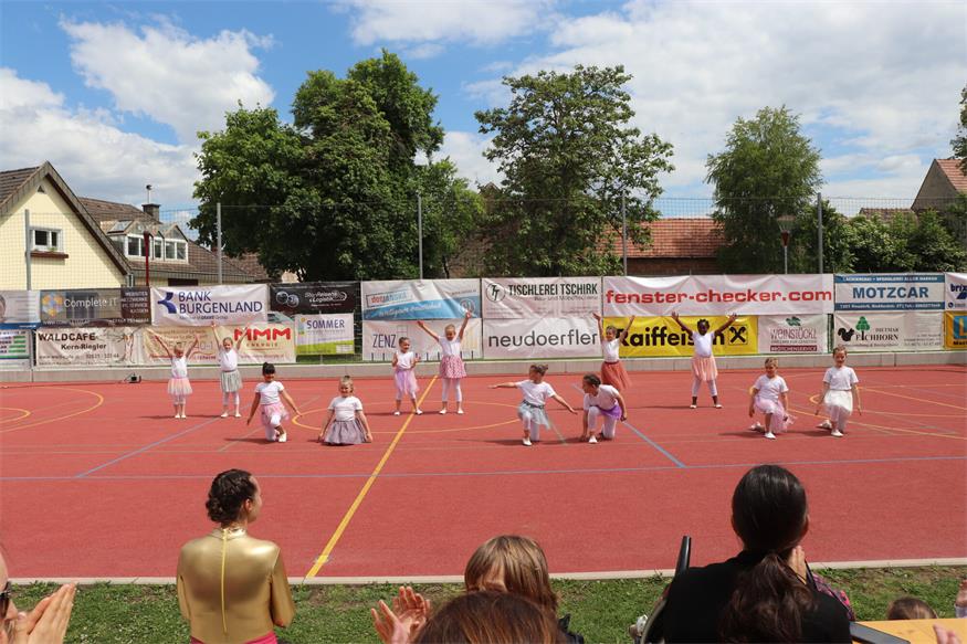 Akrobatisch: Schauturnen der „Sportunion Neudörfl Sektion Gymnastik“