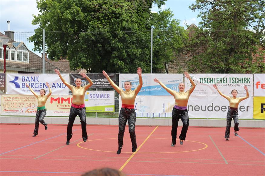 Akrobatisch: Schauturnen der „Sportunion Neudörfl Sektion Gymnastik“