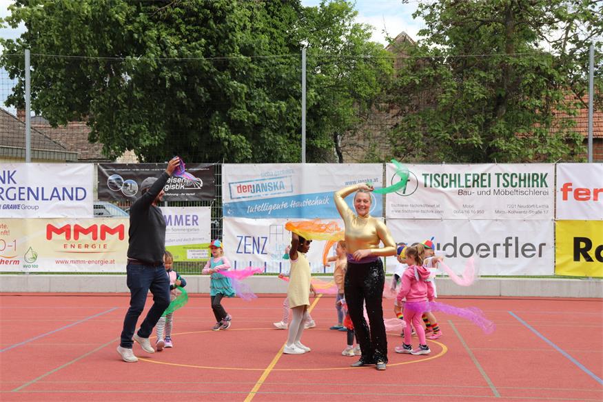 Akrobatisch: Schauturnen der „Sportunion Neudörfl Sektion Gymnastik“