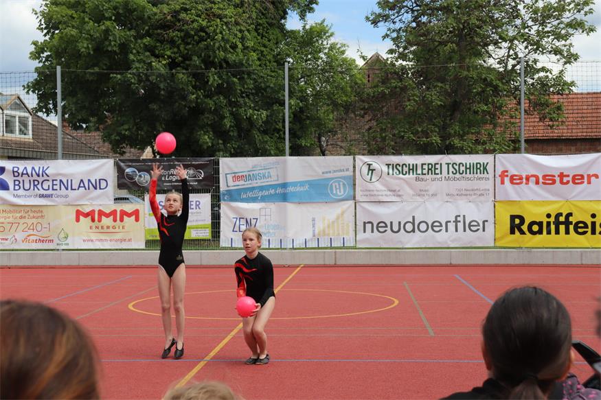 Akrobatisch: Schauturnen der „Sportunion Neudörfl Sektion Gymnastik“