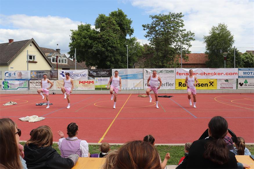 Akrobatisch: Schauturnen der „Sportunion Neudörfl Sektion Gymnastik“