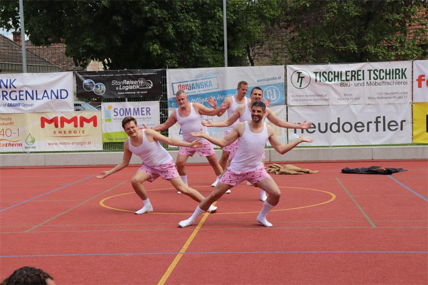 Akrobatisch: Schauturnen der „Sportunion Neudörfl Sektion Gymnastik“