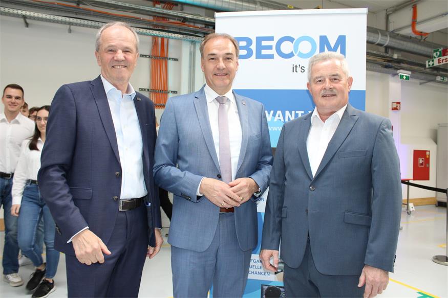 BECOM Award für innovative Idee: Autonomes Boot prüft Wasserqualität