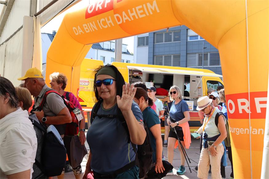 1.200 Beine unterwegs von „Jubilarin“ zu „Jubilarin“ und flotte Sohlen