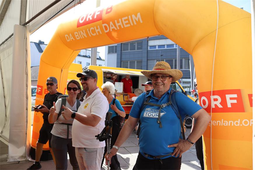 1.200 Beine unterwegs von „Jubilarin“ zu „Jubilarin“ und flotte Sohlen