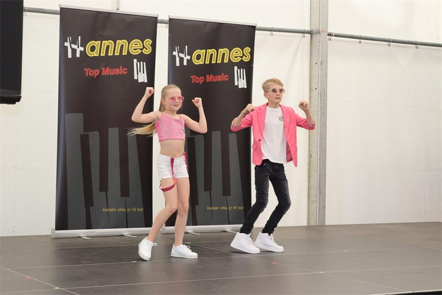 1.200 Beine unterwegs von „Jubilarin“ zu „Jubilarin“ und flotte Sohlen