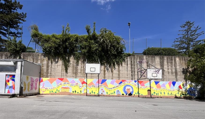 Rosental-Schüler bemalen 15-Meter-Mauer für 100 Jahre Eisenstadt