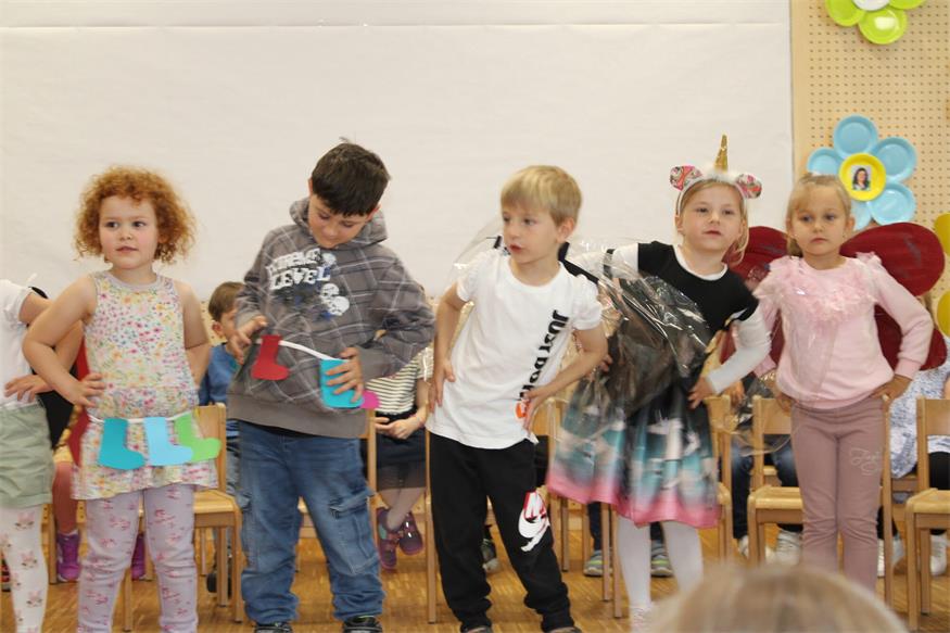 Abschiedsständchen für „Tante Luci“ vom Kindergarten Steinberg-Dörfl