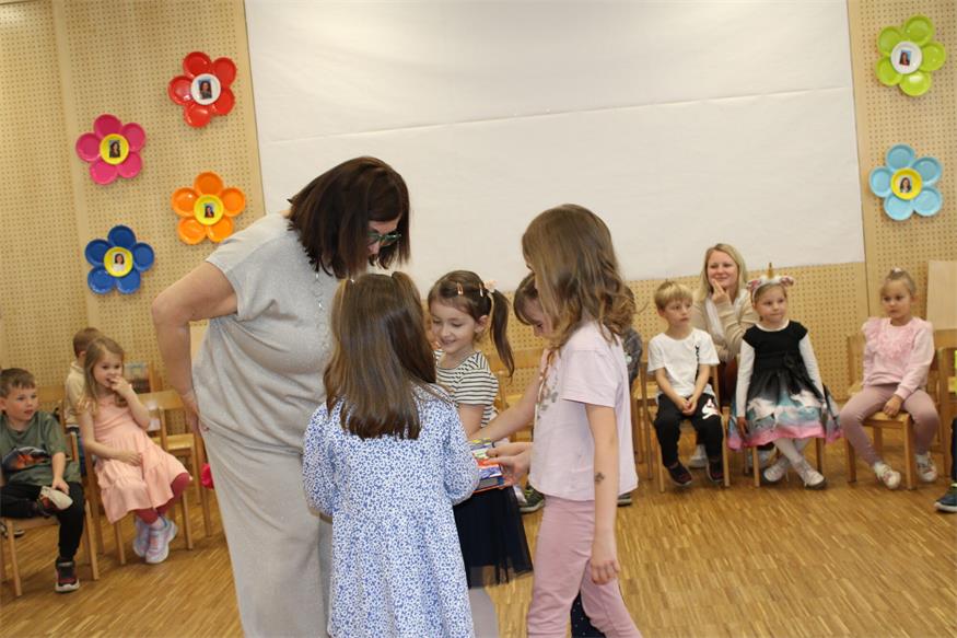 Abschiedsständchen für „Tante Luci“ vom Kindergarten Steinberg-Dörfl