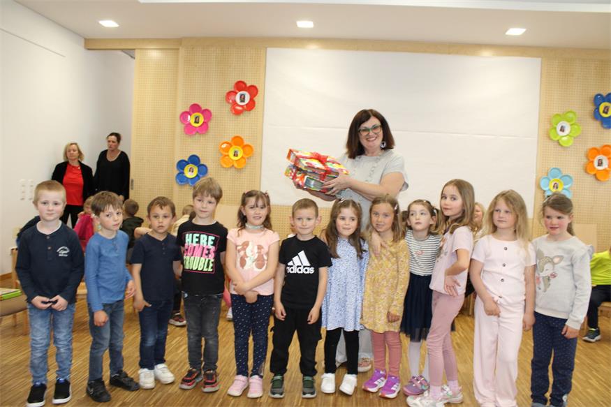 Abschiedsständchen für „Tante Luci“ vom Kindergarten Steinberg-Dörfl