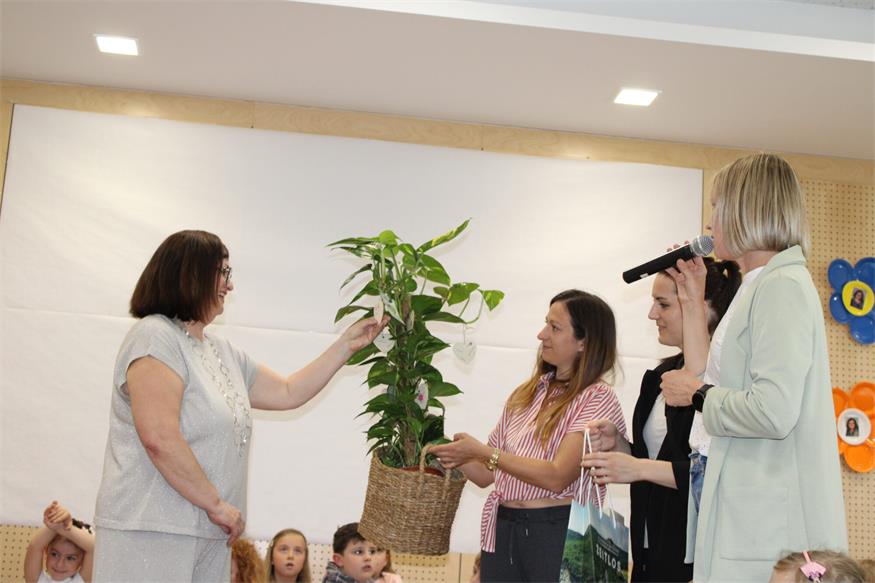 Abschiedsständchen für „Tante Luci“ vom Kindergarten Steinberg-Dörfl