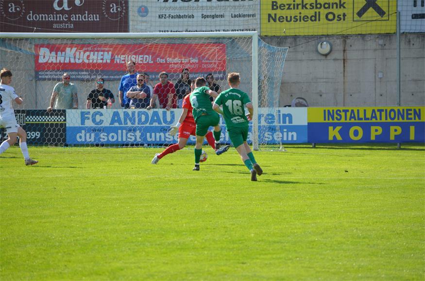 Torloses Unentschieden im rassigen Spitzenspiel