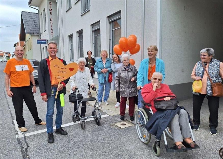 Gemeinsam statt einsam spazierte die Nachbarschaftshilfe in Lackenbach
