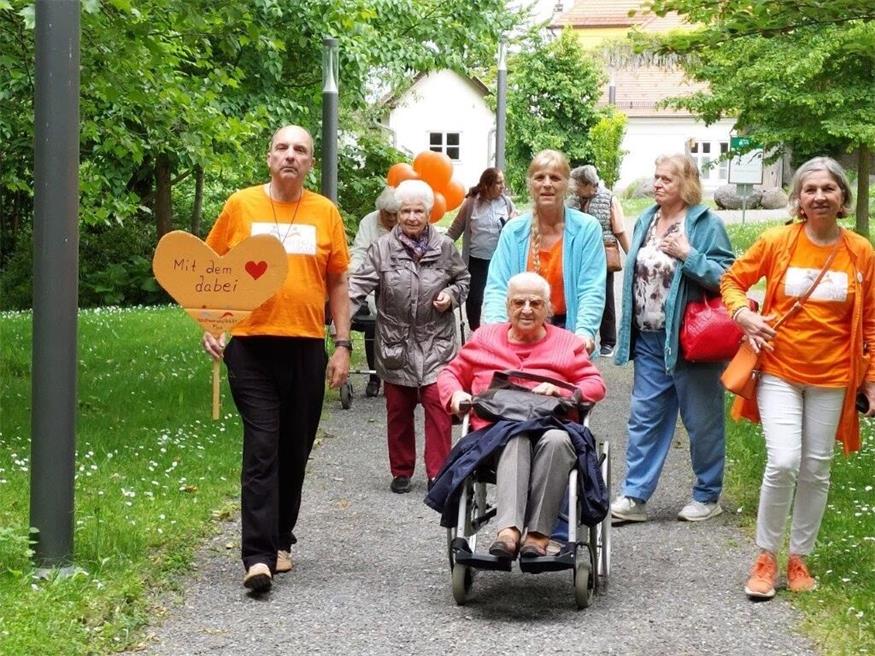Gemeinsam statt einsam spazierte die Nachbarschaftshilfe in Lackenbach