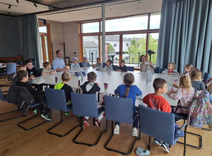 Volksschule Raiding zu Besuch im Gemeindezentrum
