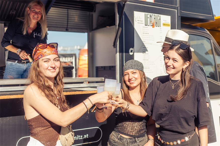 Nova Rock: 220.000 Fans zwischen Zeltlager und Chalet Deluxe