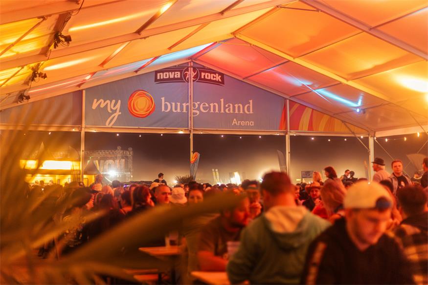 Nova Rock: 220.000 Fans zwischen Zeltlager und Chalet Deluxe