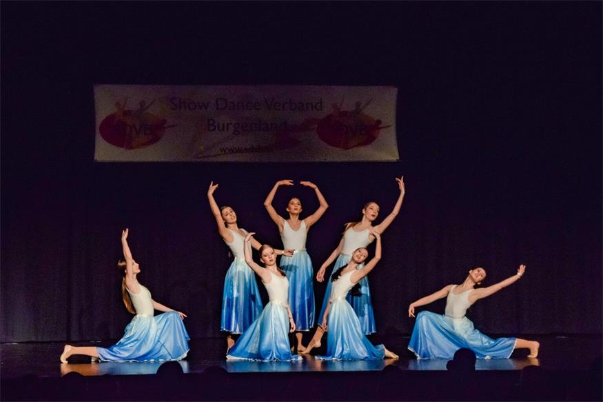 UET Dancers holten acht Trophäen