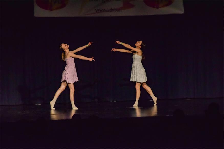 UET Dancers holten acht Trophäen