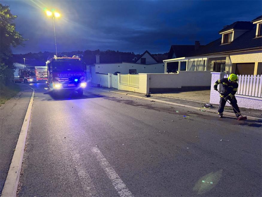 Mattersburg: Pkw kollidierte mit Straßenlaterne